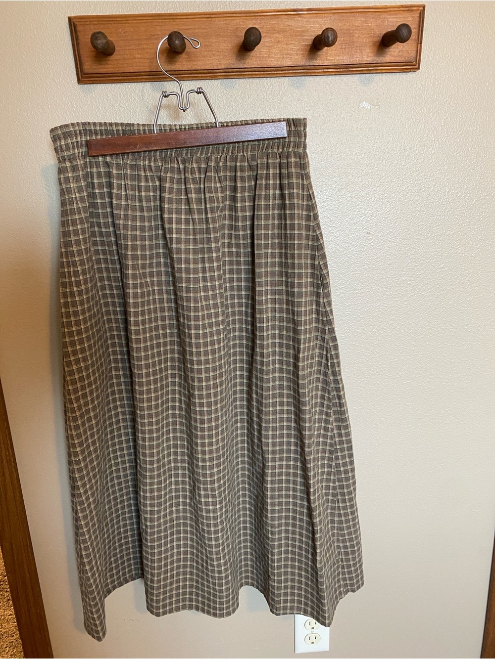 tea n rose Olive Plaid Pleated Midi Skirt